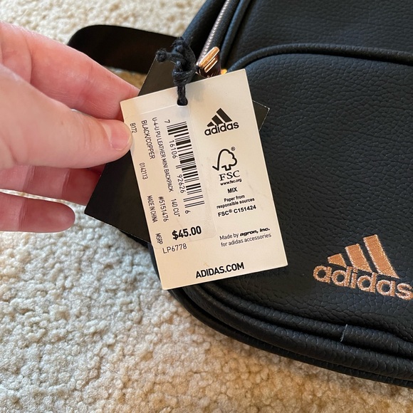*NWT* Mini adidas backpack (with zipper damage) - Picture 4 of 12